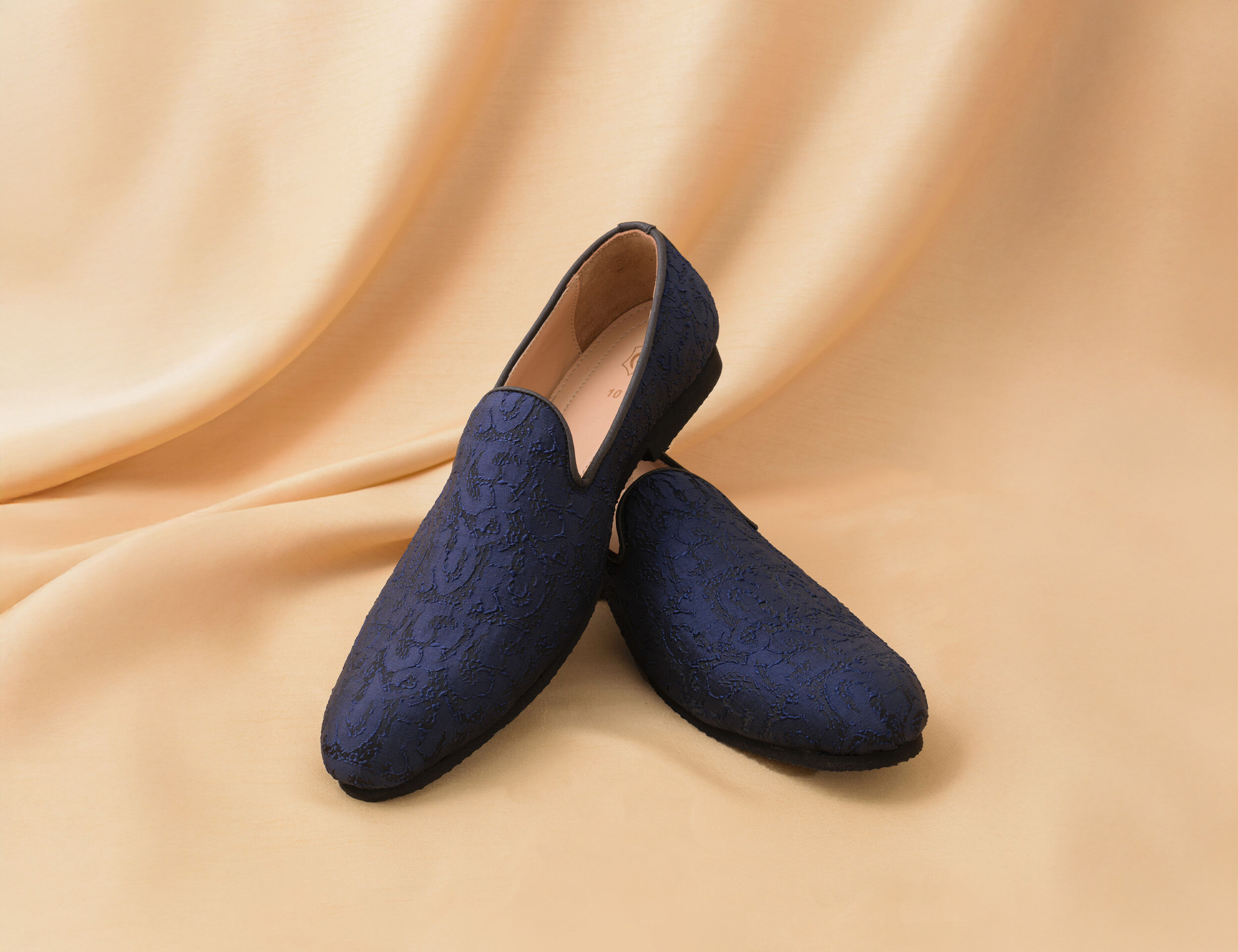 A beaautifull blue pattern jutiis for men